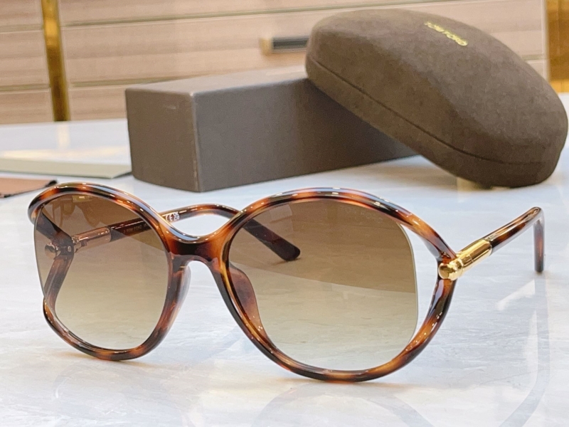 TOM FORD
